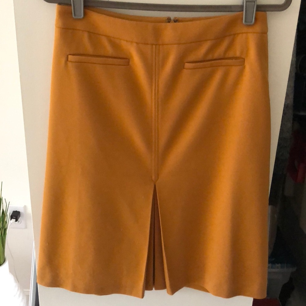 Golden skirt with kickpleats